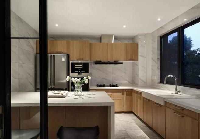 注意這四點(diǎn)，裝修出通透有序的廚房